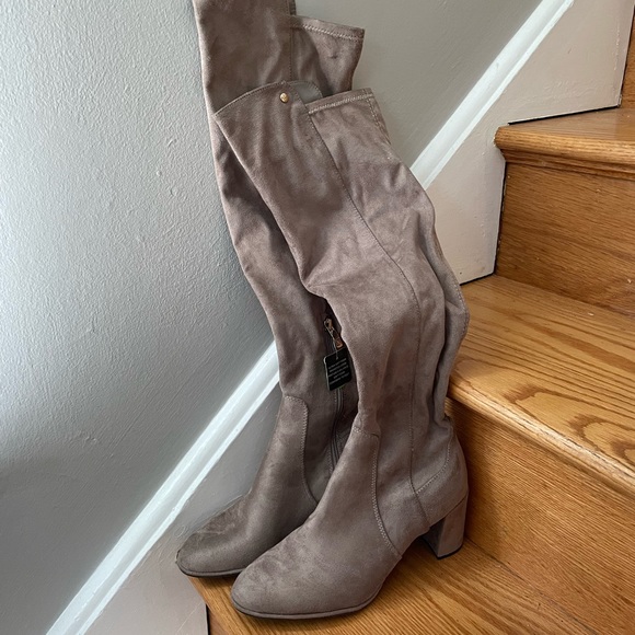 Liz Claiborne knee high faux suede boots - Picture 5 of 5